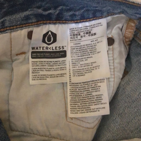 Size 25 Levi’s 501 high-rise light wash shorts - Picture 5 of 8